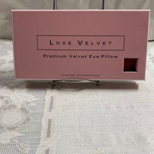 NEW LUXE VELVET Premium Eye Pillow Soothing to Relieve Stress Headache Pain NWOT
